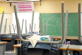 La fermeture de deux écoles contestée devant la justice. La Fermeture Des Ecoles Prolongee Jusqu A Nouvel Ordre