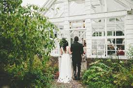 The Sweetest Greenhouse Wedding You Ve Ever Seen At Starling Lane Vineyard Greenhouse Wedding Wedding Vineyard Wedding