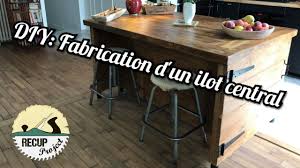 Pour parer à toutes les possibilités et s'adapter à nos modes de vie, le meuble gagne en fonctionnalité, accueillant à présent l'espace repas. Diy Fabrication D Un Ilot Central En Recup Youtube