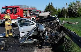 Sznur samochodów jadących w kierunku centrum miasta jest coraz dłuższy. Smiertelny Wypadek Kolo Chojnic 17 05 2021 R Nie Zyje 22 Letni Kierowca Volkswagena Golfa Droga Wojewodzka Nr 240 Zablokowana Dziennik Baltycki