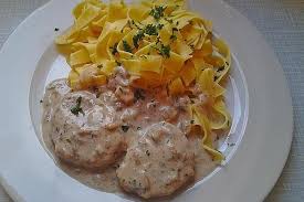 Schweinemedaillons In Pfefferrahmsauce Rezept Schweinemedaillons Schweine Medaillons Schwein