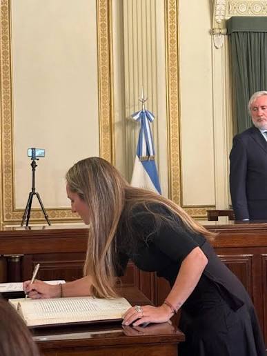 🔹SALUTACIONES JURA ASOCIADA COMO MAGISTRADA Desde la UMFLZ saludamos y  felicitamos a la Dra Guendalina Sessarego, asociada de la institución,  quien el día 15 de septiembre prestó juramento como Juez
