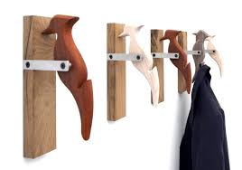 Ausgefallene Garderobenhaken Als Design Highlight Im Flur Garderobenhaken Garderobenhaken Design Garderobe Holz