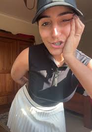 Daniela Esteves (@daniielaesteves)