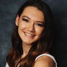 Elizabeth Cornwell's Instagram, Twitter & Facebook