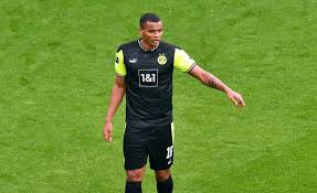 Manuel obafemi akanji (born 19 july 1995) is a swiss professional footballer who plays as a defender for borussia dortmund and the switzerland national team. Akanji Kommt Bei Borussia Dortmund Wieder In Form