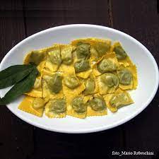 Ravioli di farro con ricotta e bietole. Tortelli Verdi Reggiani Turismo Reggiano