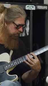 Jim Root breaks down the first part of Slipknot’s “Gematria” for Matt  Sweeney. Full breakdown via link in bio.