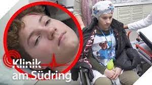 Und das kind muss das auch mit sich machen lassen. Krasses Mobbing Jungs Ziehen Robin 14 Windel Und Baby Kostum An Klinik Am Sudring Sat 1 Youtube