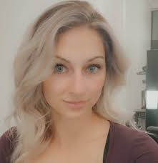 Im new to the area and I'm looking for a new hair stylist with hair  extensions knowledge. One that is amazing of course, very trustworthy, and  doesn't judge. my old hairstylist ruined