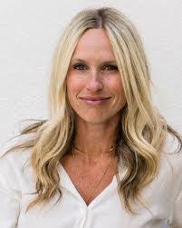 Anne Clayton's Instagram, Twitter & Facebook