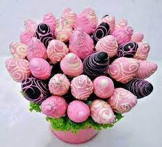 Do it yourself mother's day gift idea that she will love! And Definitely Cheaper Than A Bunch Of Flowers Chocolate Covered Strawberries Bouquet Chocolate Covered Strawberries Chocolate Strawberries Bouquet