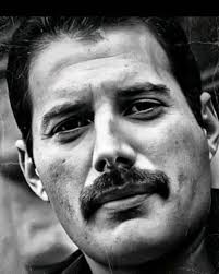 Wishing all the Queen family a wonderful weekend. Stay safe❤️