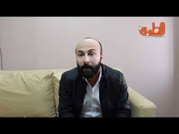 الممثل والمؤلف السوري طلال مارديني، الذي أعلن مؤخرا ندمه على المشاركة في الجزء الثامن من مسلسل باب الحارة، أكد أنه لن يعمل مرةً أخرى في أي أجزاء تالية للمسلسل. Ù…Ø­Ù…ÙˆØ¯ Ù…ØªÙˆÙ„ÙŠ ÙˆÙØ§Ø© Ù…Ø­Ù…ÙˆØ¯ Ø¹Ø¨Ø¯Ø§Ù„Ø¹Ø²ÙŠØ² Ø§Ø«Ø±Øª Ø¹Ù„Ù‰ ÙØ±ÙŠÙ‚ Ø§Ù„Ù…Ø³Ù„Ø³Ù„ Youtube