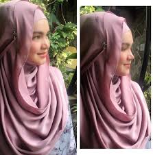 Beliau diundang sebagai komentar jemputan bagi sebuah rancangan pertandingan. Ini Lagi Bukti Siti Nurhaliza Sedang Hamil Iluminasi