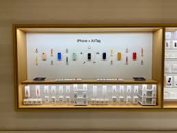 How do you say drive as in avenue or street or lane? Daniel Yong On Twitter New Iphone Airtag Avenue At The Apple Store Https T Co 91gm4vu857 Twitter