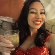 Doing cute shit💋 S'mores #clocks #kissme #love #griswolds #mistletoe  #iceskating #christmas #smores