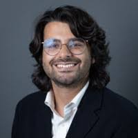 Davinder Mudhar's Instagram, Twitter & Facebook