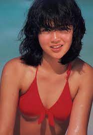 momoko kikuchi 菊池桃子 芸能人 水着 美女 ビキニ