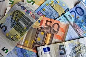 10.000 euro) cel mai bun curs valutar este oarecum orientativ deoarece banca poate schimba cursul valutar de mai multe ori pe parcursul unei zile. Curs Bnr 1 Februarie Schimb Valutar Euro In CreÈ™tere Dcnews