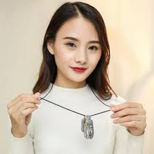 Collar Bohemio Jinwen Garra de Águila Dorado