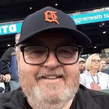 Encounter with local celebrities at This Ain't Hollywood patio