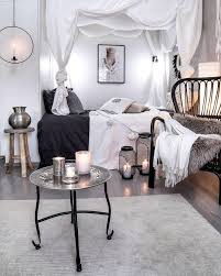 Cozy Home Raumduft Kerzenschein Pure Entspannung Dafur Musst Du Nicht 2019 Cozy Home Raumduft Kerzensch Cosy Room Diy Apartment Decor Apartment Decor