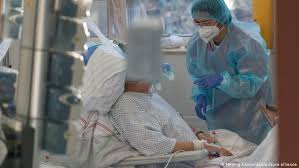 «alemania está entre los países más avanzados en lo que respecta al diagnóstico», confirma christian drosten, jefe de virología de la charité de berlín, «tenemos un sistema con laboratorios repartidos. Coronavirus Alemania Rompe Sus Registros Y Suma 1 129 Muertos Coronavirus Dw 30 12 2020