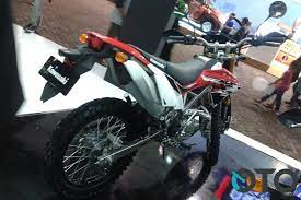 (gambar) klx 150 bf se 2018 merah by kawasaki motor indonesia. Kawasaki Klx150 Baru Semakin Mirip Honda Crf150l