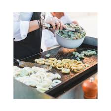 Tout Est Bon Dans Le Poisson Non Choisir Une Animation Culinaire A La Plancha Est Un Excellent Moyen De Partager Un En 2020 Culinaire Traiteur Marseille Traiteur