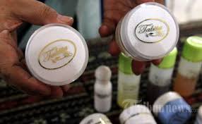 Bagi ibu hamil yang menggunakan produk mengandungi merkuri pula, ia boleh menjejaskan perkembangan otak bayi di dalam kandungan. Cek Kosmetik Kamu Kalau Mengandung Merkuri Bahaya Lo Jangan Dipakai Lagi