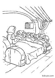 Printable coloring pages of snow white, bashful, doc, dopey, grumpy, happy, sleepy and sneezy from disney's snow white and the seven dwarfs. Snow White And The Seven Dwarfs Coloring Pages Kids Pic Com