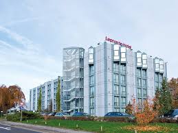 This hotel is located only 200 m from the airport and enjoys excellent links to the motorway. Hotel Langenhagen Leonardo Hotel Hannover Airport