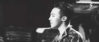 You were just on your phone texting with your best friend when she sent you a video of your boyfriend hugging a member of another . Boring Tumblr Memoirs G Dragon When He Notices That You Re Not Wearing