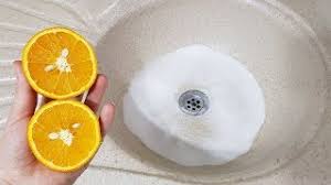 Sonra tuz katılan limon suyu ile lavabonun her tarafı ovulmalıdır. Bunu Mutlaka Her Kadinin Bilmesi Gerek Sararmis Lavabo Parlatma Yontemi Youtube