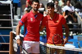 Duelo pelo ouro olímpico e confrontos na "grama sagrada": relembre as finais entre Djokovic e Alcaraz