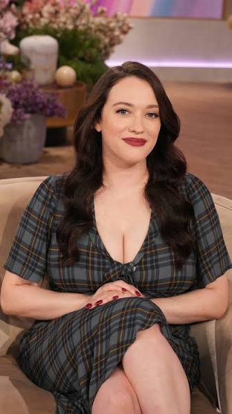 Kat Dennings forgot she was in the Marvel universe! 🤯