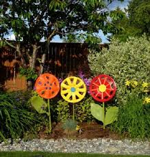 Diy Garden Ornaments Projects To Beautify Your Home Garden Vintage Garden Decor Diy Yard Decor Unique Garden Decor