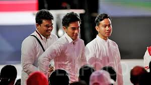 Penasaran kan seperti potret masa kecil kaesang pangarep yang beda. Kaesang Ubah Nama Semua Saudara Dan Keponakannya Seleb Tempo Co