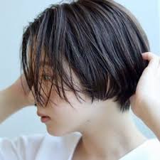 ラフな質感のショートヘア 代官山の美容室 ミドルダイカンヤマ middle daikanyama スタイリスト丸岡 奈央の髪型 ヘアスタイル lala ララ ハンサムショート ショートのヘアスタイル 髪型