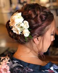 Given below are the most charming and best bridesmaid hairstyles along with images which can inspire you to make the right choice. 50 Best Bridesmaid Hairstyle Ideas For Glamorous Women In 2020