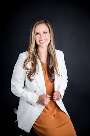 About | Laura Mae Martin | Author + Speaker