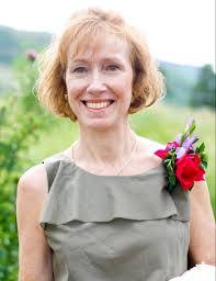 Kim Dennis's Instagram, Twitter & Facebook