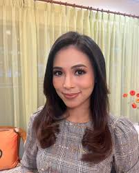 ⚠️WARNING: P E R A S A N Post!! But…..I love trying new looks. Currently  deeply in love with these 😍 💄Hair & Makeup by the ultra talented  @syiedamarzuki 🩷