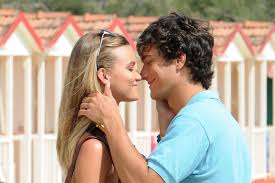 Sapore di te, scheda del film di carlo vanzina con vincenzo salemme, giorgio pasotti e serena autieri, leggi la trama e la recensione, guarda il trent'anni dopo, i figli di steno ritornano nel luogo del misfatto e girano sapore di te, un film tra il nostalgico e il frizzante accompagnato da un'accattivante. Sapore Di Te 2014 Di Carlo Vanzina Recensione Quinlan It