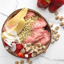 La Noix Tigree Lanoixtigree Photos Et Videos Instagram In 2020 Strawberry Smoothie Strawberry Smoothie Bowl Smoothie Bowl