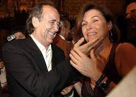 Candela serrat was born in 1986 in barcelona, barcelona, catalonia, spain. Joan Manuel Serrat Y Su Esposa Candela Tiffon Joan Talk Show Great Love