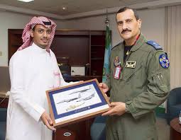 طارق ابراهيم الناصر U Tvitteri الامير اللواء الطيار ركن تركي بن بندر بن عبدالعزيز يكرم المصور بندر الجلعود وذلك نظير مشاركته في سيف عبدالله يستاهل Http T Co Kdmcw1mx1b