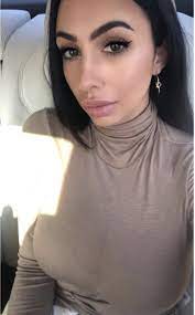 Bibi Santi 91, ecco chi è la pornostar fidanzata del trapper Simba La Rue