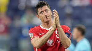 Gerd mueller miał 75 lat. Robert Lewandowski Equals Gerd Muller S 40 Goal Record With Strike Against Sc Freiburg Eurosport
